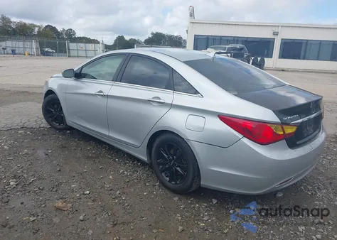 2013 Hyundai Sonata Gls z USA, uszkodzony, nr VIN 5NPEB4AC4DH683622